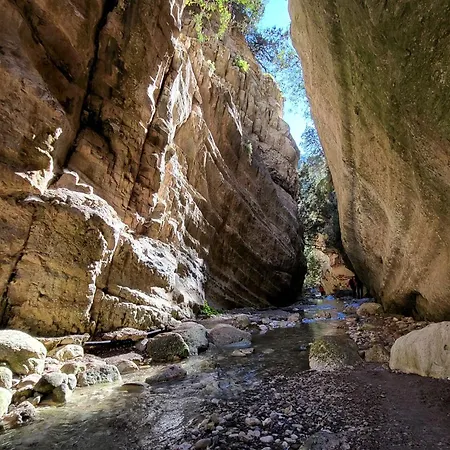 Calm Seaview Nest - 8 Mins From Coral Bay Apartamento