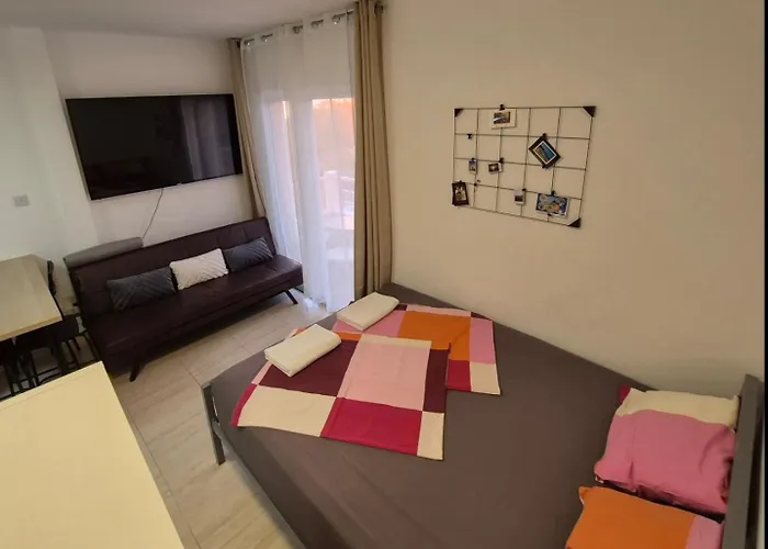 Calm Seaview Nest - 8 Mins From Coral Bay Apartment *